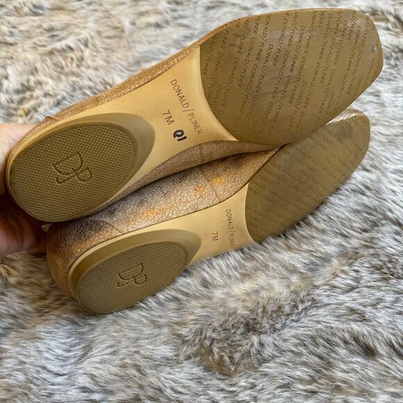 Donald Pliner DeeDee Size 7 Metallic Leather Flats Loafer EUC Gold Distressed - Picture 6 of 10
